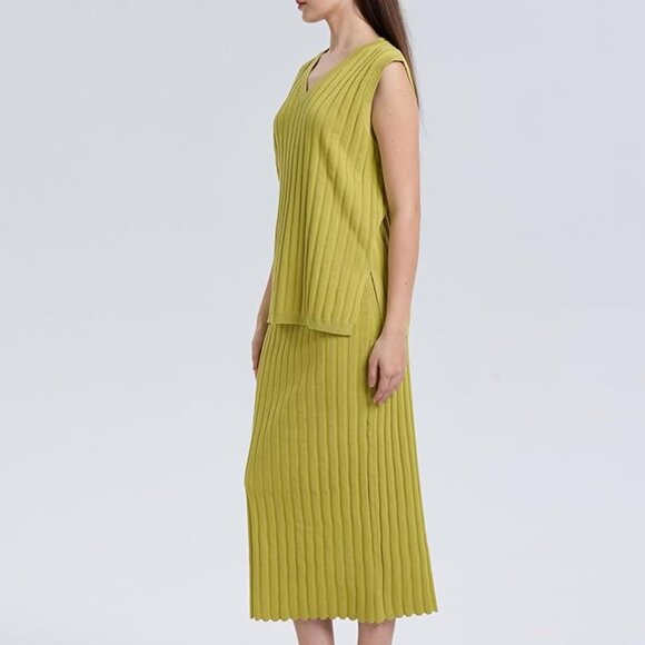 NEW: 2-Piece Skirt Set inc. Midi Skirt and Sleeveless V-Neck Top - Picture 6 of 8